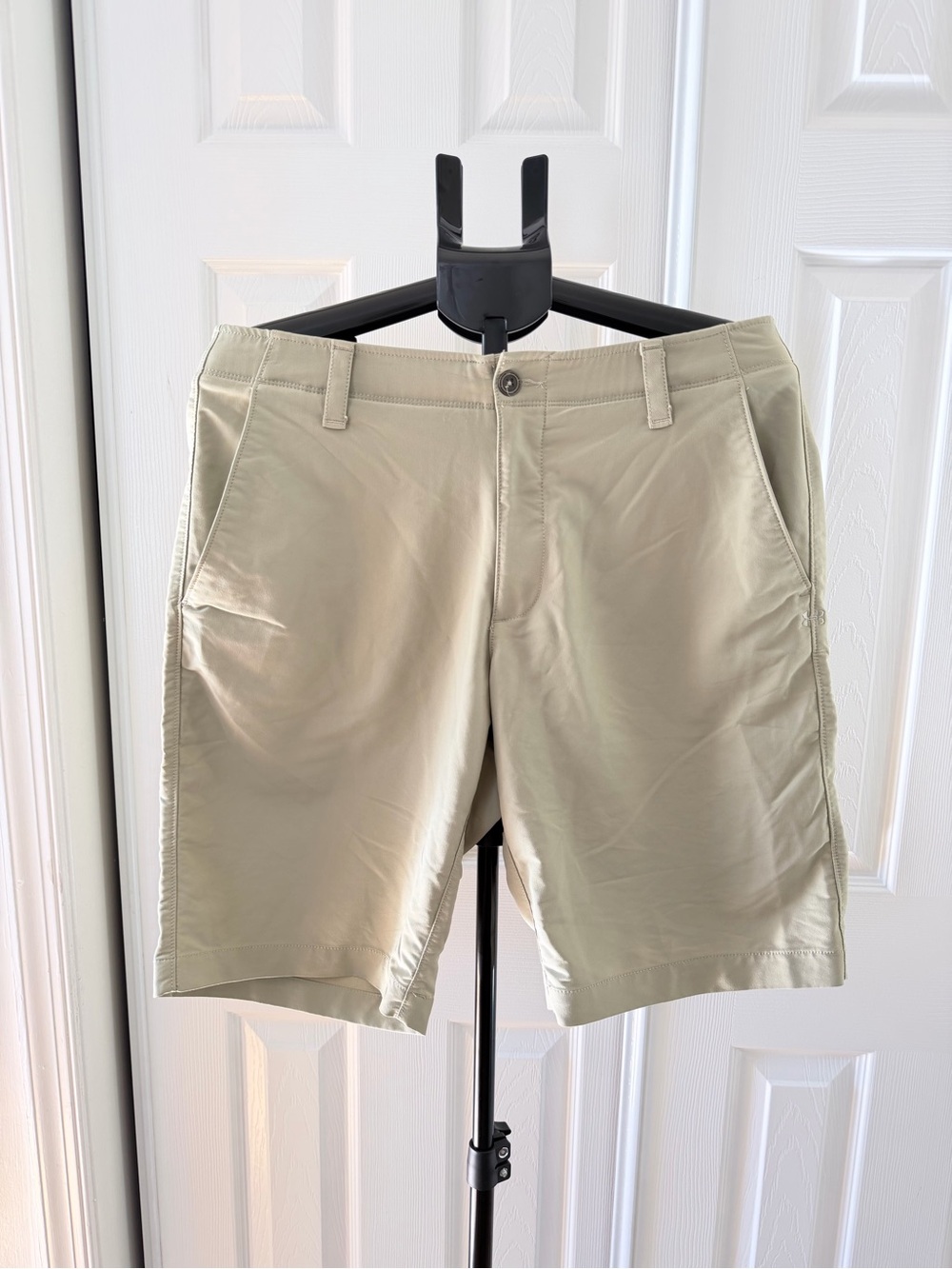 Under Armour Men's Flat Front Shorts - Light Khaki
